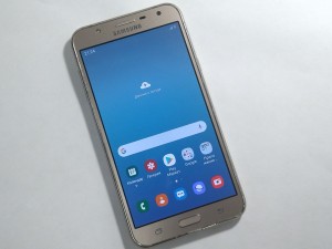 Мобильный телефон Samsung J7 Neo