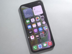 Мобильный телефон iPhone Xs 64GB