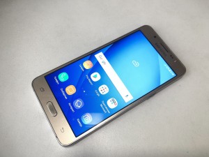 Мобильный телефон Samsung galaxy j5
