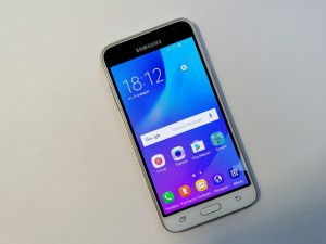 Мобильный телефон Samsung J3 2016