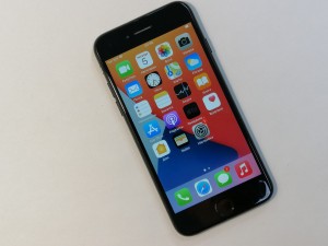 Мобильный телефон iPhone 7 32GB