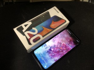 Мобильный телефон Samsung A20 3/32GB