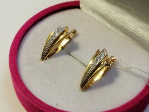 Серьги с камнями золотые