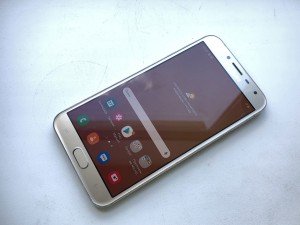 Мобильный телефон Samsung J4