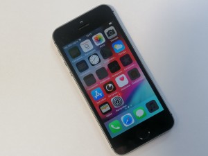 Мобильный телефон iPhone 5S