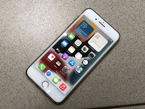 Мобильный телефон iPhone 8 plus 64gb