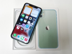 Мобильный телефон iPhone 11 64GB