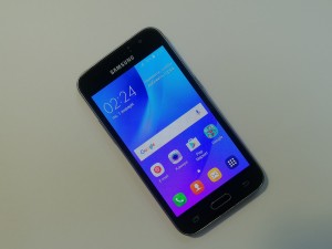 Мобильный телефон Samsung J1