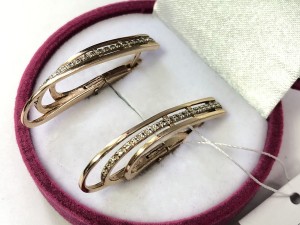 Серьги с камнями золотые