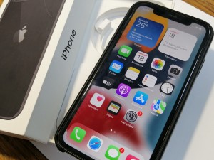 Мобильный телефон iPhone 11 64gb