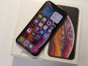 Мобильный телефон iPhone Xs 64GB