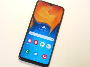 Мобильный телефон Samsung а20 3/32GB