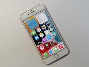 Мобильный телефон iPhone 8 64GB