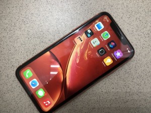 Мобильный телефон iPhone XR 64GB