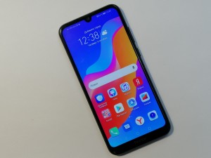 Мобильный телефон Honor 8A 2/32gb трещина на экране