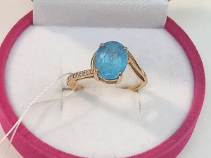 Кольцо с камнями золотое