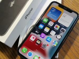 Мобильный телефон iPhone 11 64гб