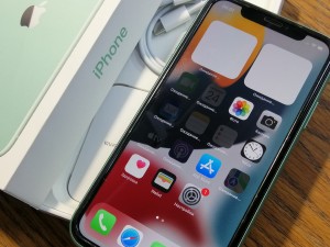 Мобильный телефон iPhone 11 128гб