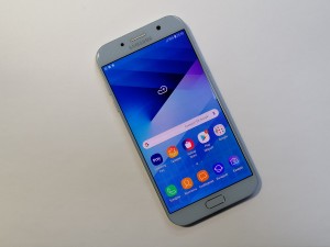 Мобильный телефон Samsung a7 2017