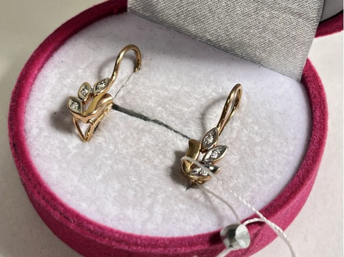 Серьги с камнями золотые