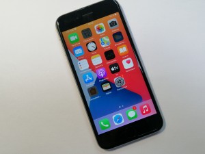 Мобильный телефон iPhone 6s 32гб