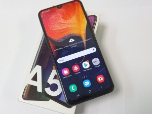 Мобильный телефон Samsung a50 4/64GB