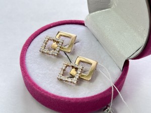 Серьги с камнями золотые