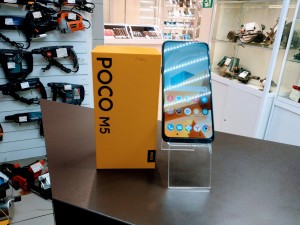 Мобильный телефон росо м5 4/64GB