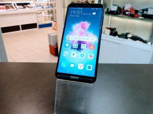 Мобильный телефон Huawei p smart 3/32GB