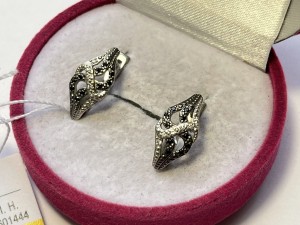 Серьги с камнями золотые