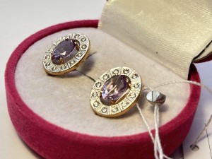Серьги с камнями золотые