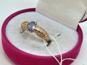 Кольцо с камнями золотое