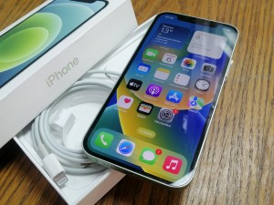 Мобильный телефон iPhone 12 64гб