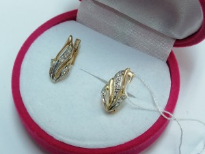 Серьги с камнями бриллиант золотые