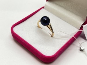 Кольцо с камнями золотое