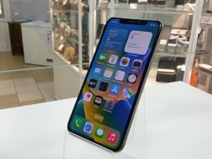 Мобильный телефон Apple iPhone X 64ГБ