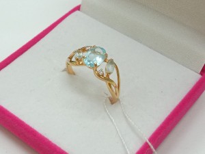 Кольцо с камнями золотое