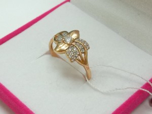 Кольцо с камнями золотое