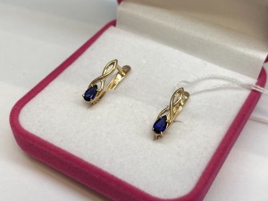 Серьги с камнями золотые