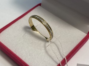 Кольцо с камнями золотое