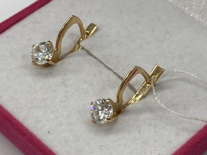 Серьги с камнями золотые