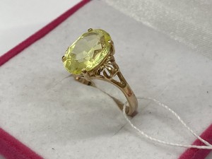Кольцо с камнями золотое