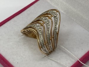 Кольцо с камнями золотое