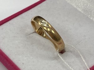 Кольцо с камнями бриллиант золотое