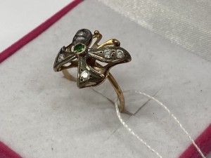 Кольцо с камнями золотое