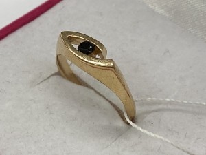 Кольцо с камнями золотое
