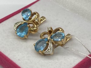 Серьги с камнями золотые