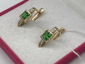 Серьги с камнями золотые