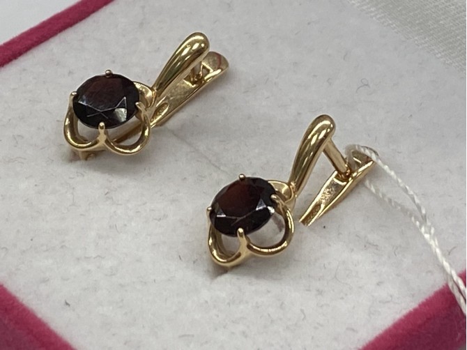 Серьги с камнями золотые