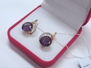 Серьги с камнями золотые